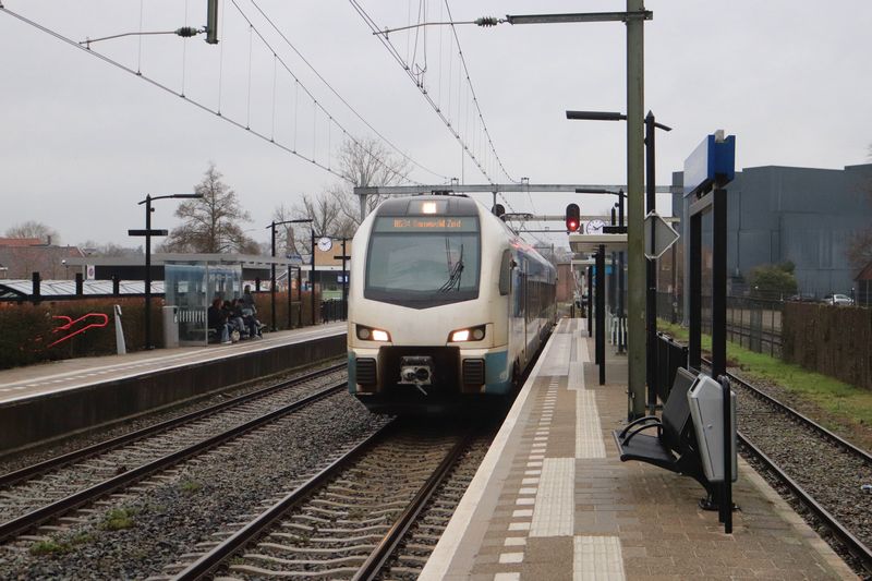 Blauwnet Flirt 7303 op de Valleilijn.